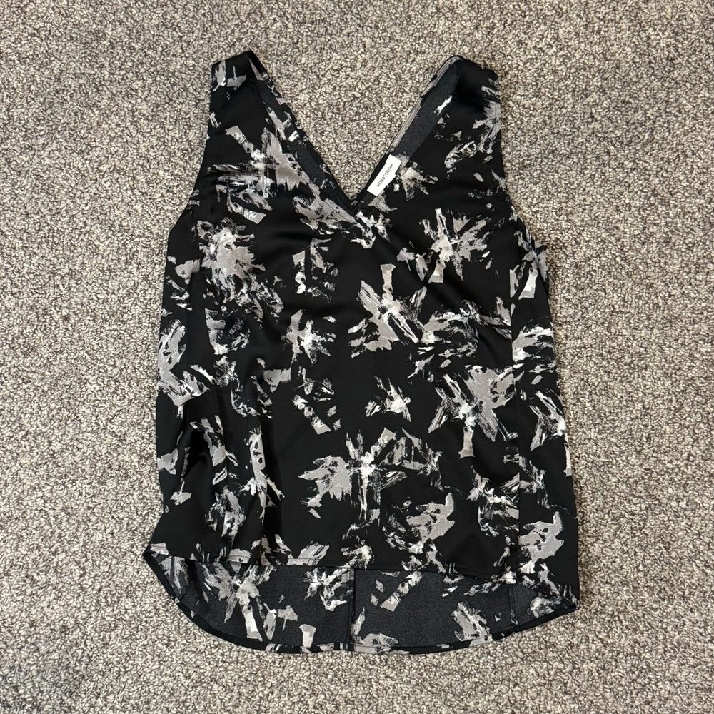 Nordstrom Black and White Printed V-Neck Tank - Picture 2 of 6